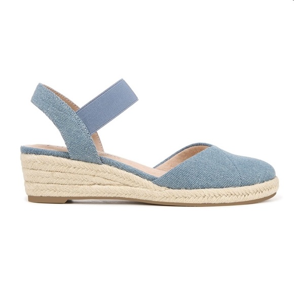 NWB Life Stride Kimmie Espadrille sandals. Size 6W. Denim Blue. - Picture 2 of 10